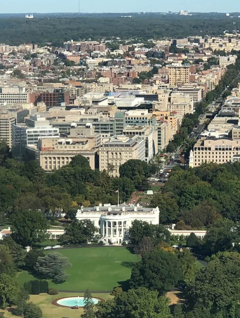 미국 직항 노선으로 방문한 워싱턴 DC의 워싱턴모뉴먼트 에서 바라본 백악관